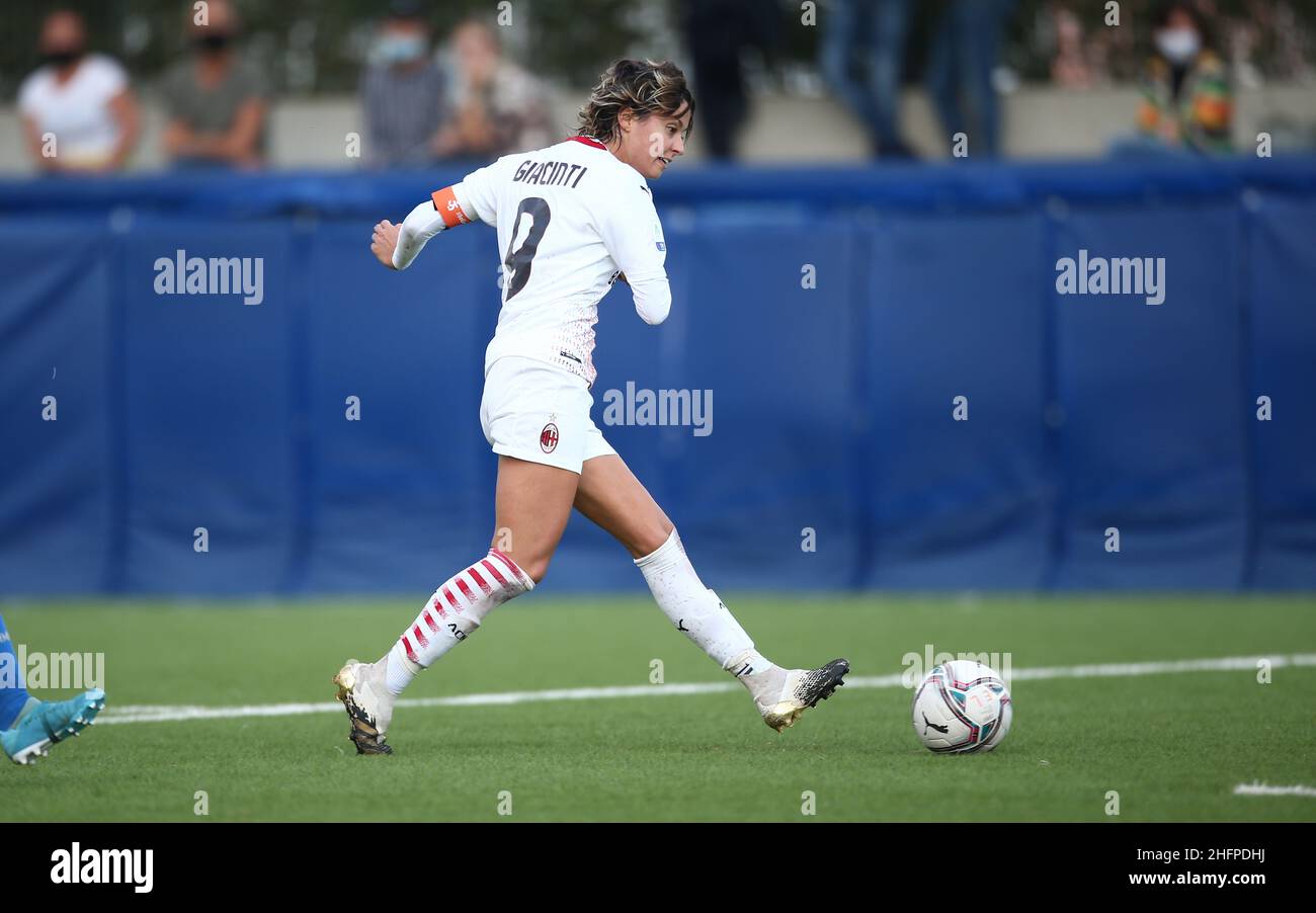 Valentina Giacinti (AC Milan) controlling the ball during AC Milan vs ACF  Fiorentina femminile, Italian foo - Photo .LiveMedia/Francesco Scaccianoce  Stock Photo - Alamy