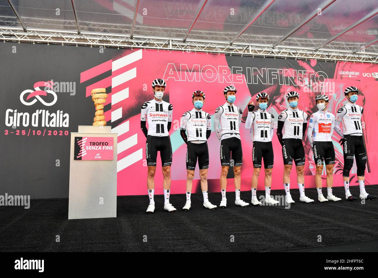 Massimo Paolone/LaPresse October 22, 2020 Italy Sport Cycling Giro d'Italia 2020 - 103th edition - Stage 18 - From Pinzolo to Laghi di Cancano (Parco Nazionale Stelvio) In the pic: TEAM SUNWEB Stock Photo
