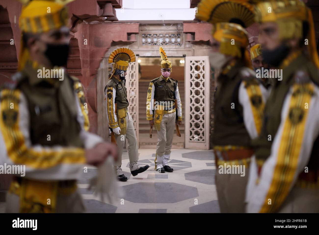 New Delhi, New Delhi, India. 17th Jan, 2022. Indian soldiers take a break after the rehearsal for the upcoming 73rd Republic Day parade. (Credit Image: © Karma Sonam Bhutia/ZUMA Press Wire) Stock Photo