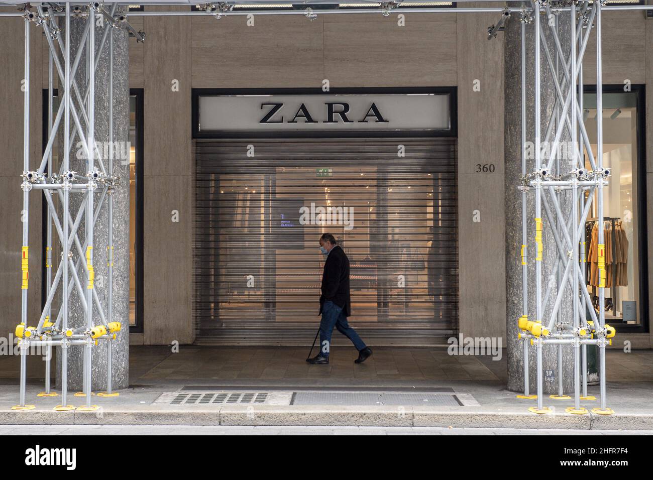 Zara italy hi-res stock photography and images - Alamy