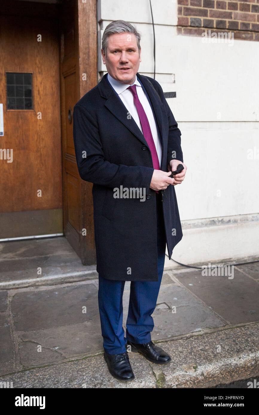 15/01/2022. London, UK. Labour leader Sir Keir Starmer leaves Friends House after speaking at the Fabian Society. Stock Photo