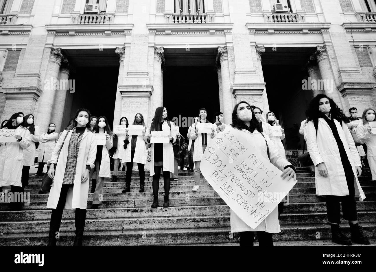 Mauro Scrobogna /LaPresse December 07, 2020&#xa0; Rome, Italy News Coronavirus, health emergency - resident doctors protest In the photo: protest in front of the Mystery of the school and university of young doctors against the blocking of the admission competition for doctors to specialization schools in the health area for the academic year 2019/2020 Stock Photo
