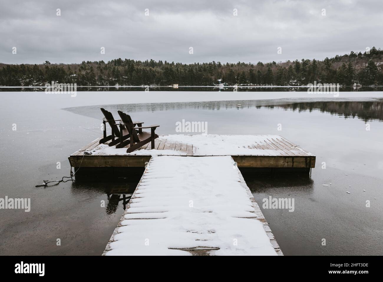Covered dock hi-res stock photography and images - Alamy