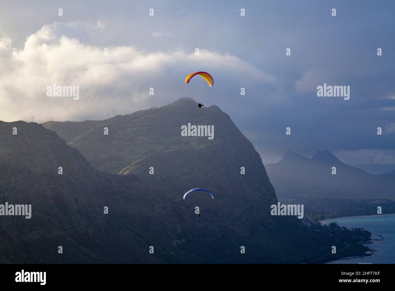 Paragliders above Makapu'u Point, O'ahu, HI, US Stock Photo Alamy
