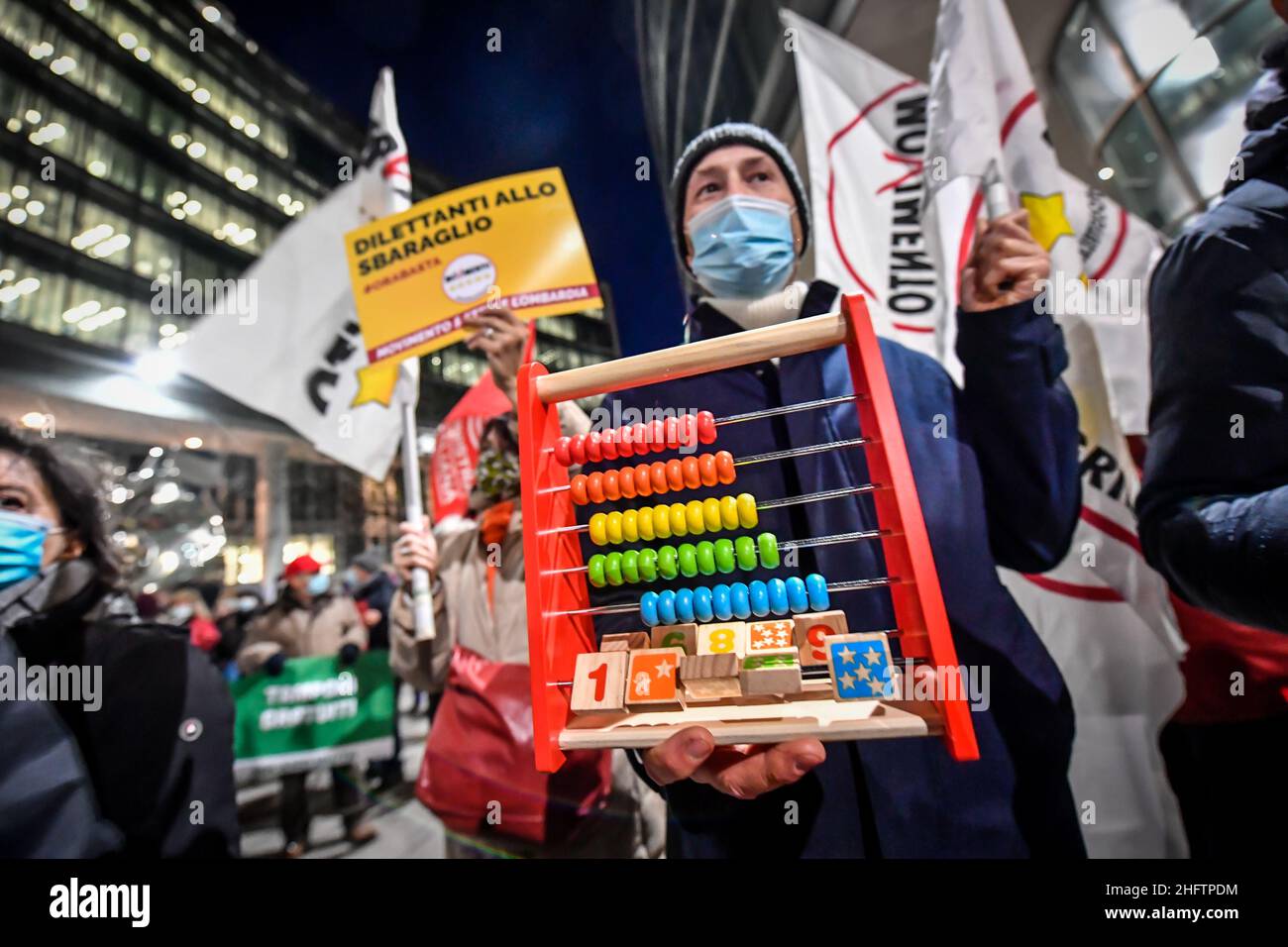 Flash Mob Proteste Movimento in bandiere hi-res stock photography and images - Alamy