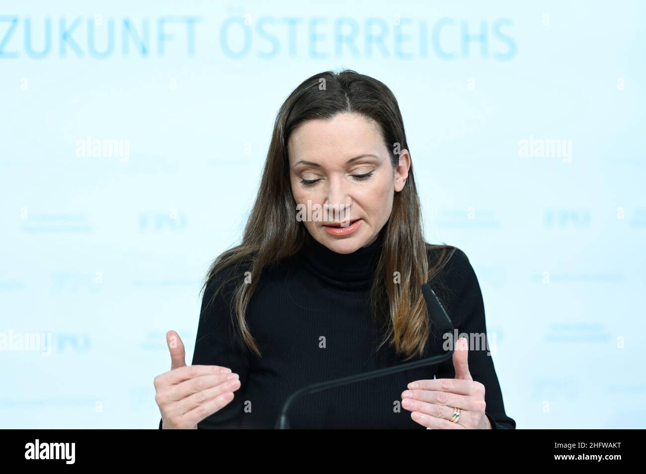 Vienna, Austria. 17th. Jan. 2022. Press conference of the FPÖ with deputy club chairman and spokeswoman for the constitution, Susanne Fürst. Topic: 'From expert hearing to compulsory vaccination!' Stock Photo