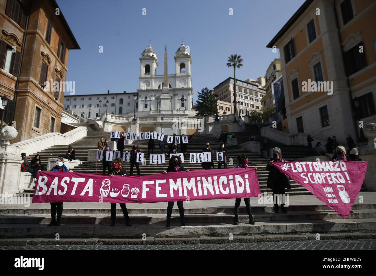 Cecilia Fabiano/LaPresse February 26, 2021 - Roma (Italy) News Flash mob against femicide ahead of Women's Day on 8 March In The Pic: the flash mob on the Spanish Step Stock Photo