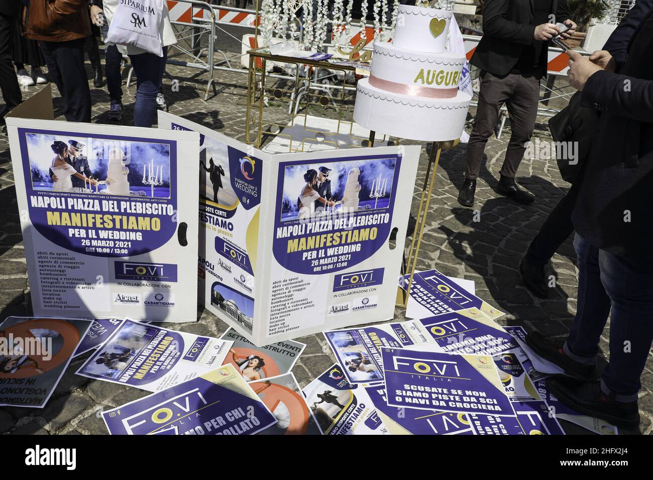 LaPresse - Fabio Sasso 26/03/2021 - Naples (Italy) News Protest of Wedding  workers demanding protocols to safely restart In the picture: a moment of  the protest Stock Photo - Alamy