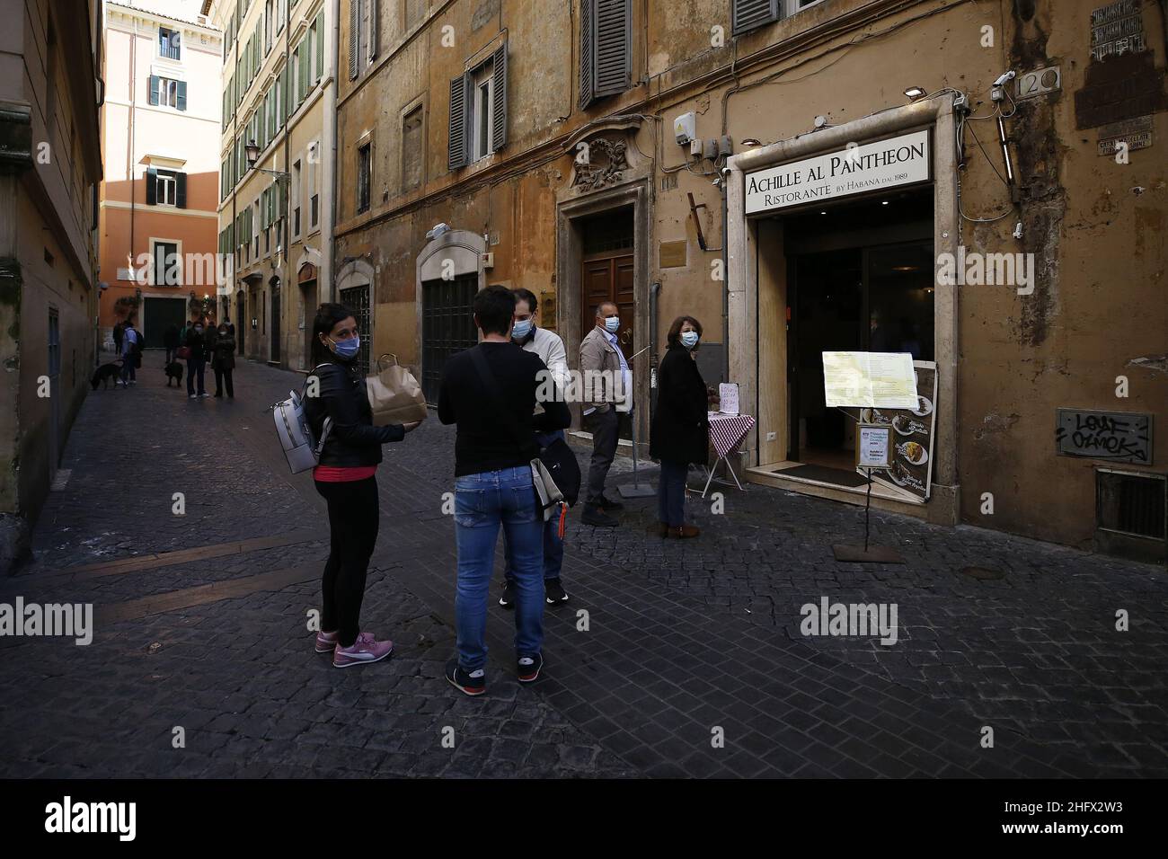 Cecilia Fabiano/LaPresse March 29 , 2021 Roma (Italy) News : Restaurant  closed . Some restaurants work with takeaways, many close, the sector is in  serious crisis In The Pic : Achille al Pantheon Stock Photo - Alamy