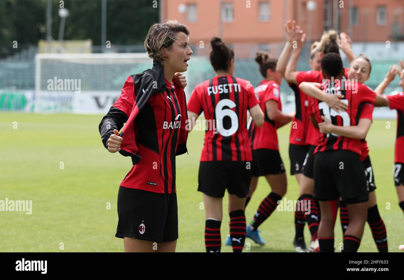 Womens football league hi-res stock photography and images - Alamy