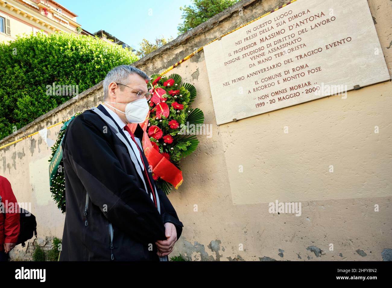 Mauro Scrobogna /LaPresse May 20, 2021 Rome, Italy News Terrorism - anniversary of the murder of D’Antona In the photo: the General Secretary of the CGIL Maurizio Landini pays tribute to the plaque in memory of Massimo D’Antona killed by the Red Brigades in Via Salaria on 20 May 2000 Stock Photo