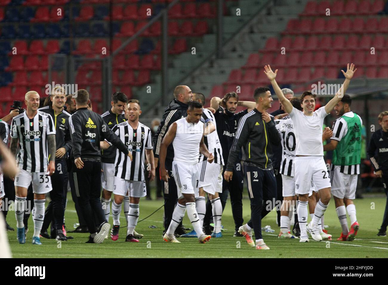 Michele Nucci/LaPresse May 23, 2021 Bologna, Italy sport - soccer Bologna F.C. vs Juventus Football Club - Italian Football Championship League A TIM 2020/2021 - Renato Dall'Ara stadium In the pic: Juventus players rejoice at the end of the match for qualification for the Champions League Stock Photo