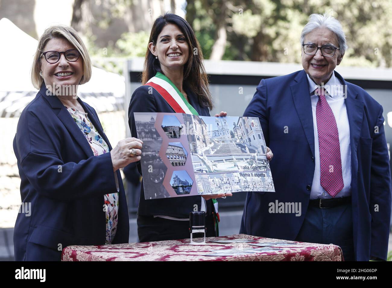 Cecilia Fabiano/ LaPresse June 30, 2021 - Roma (Italy) News Presentation and philatelic cancellation of the celebratory stamp &#x201c;Italy is restarting Italy awaits you&#x201d; in front of the Mausoleum of Augustus In the Pic: Maria Bianca Farina, Virginia Raggi , Antonio Palma Foto Cecilia Fabiano/ LaPresse 30 Giugno 2021 - Roma (Italia) Cronaca Presentazione ed annullo filatelico del francobollo celebrativo &#x201c;L&#x2019;Italia riparte l&#x2019;Italia ti aspetta&#x201d; davanti al Mausoleo di Augusto Nella Foto: Maria Bianca Farina, Virginia Raggi , Antonio Palma Photo Cecilia Fabiano/  Stock Photo