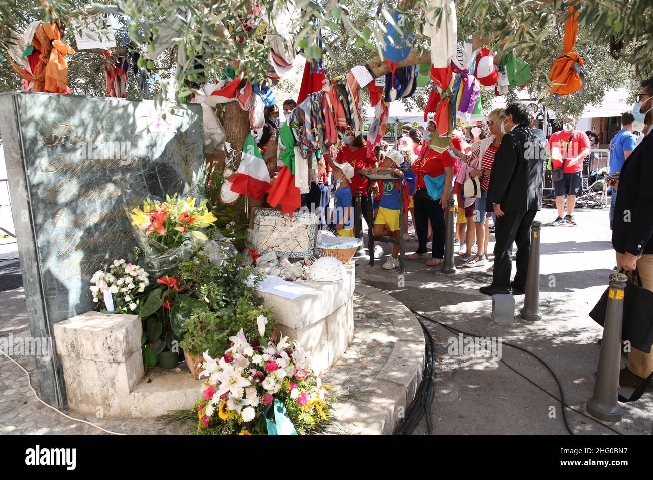 Foto Alberto Lo Bianco/LaPresse cronaca 19 Luglio 2021 - Palermo Strage di via D’Amelio, il ricordo nel 29° anniversario Nella Foto Panoramica di Via D'Amelio 29 anni dopo la strage 22 Leoluca Orlando con i ragazzi delle scuole di Palermo2 Stock Photo