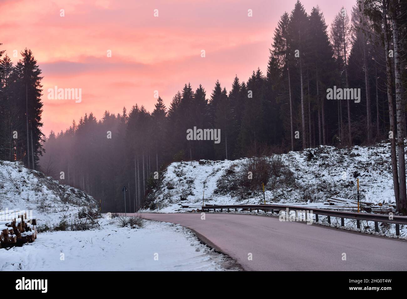Fog over forest sunset hi-res stock photography and images - Alamy