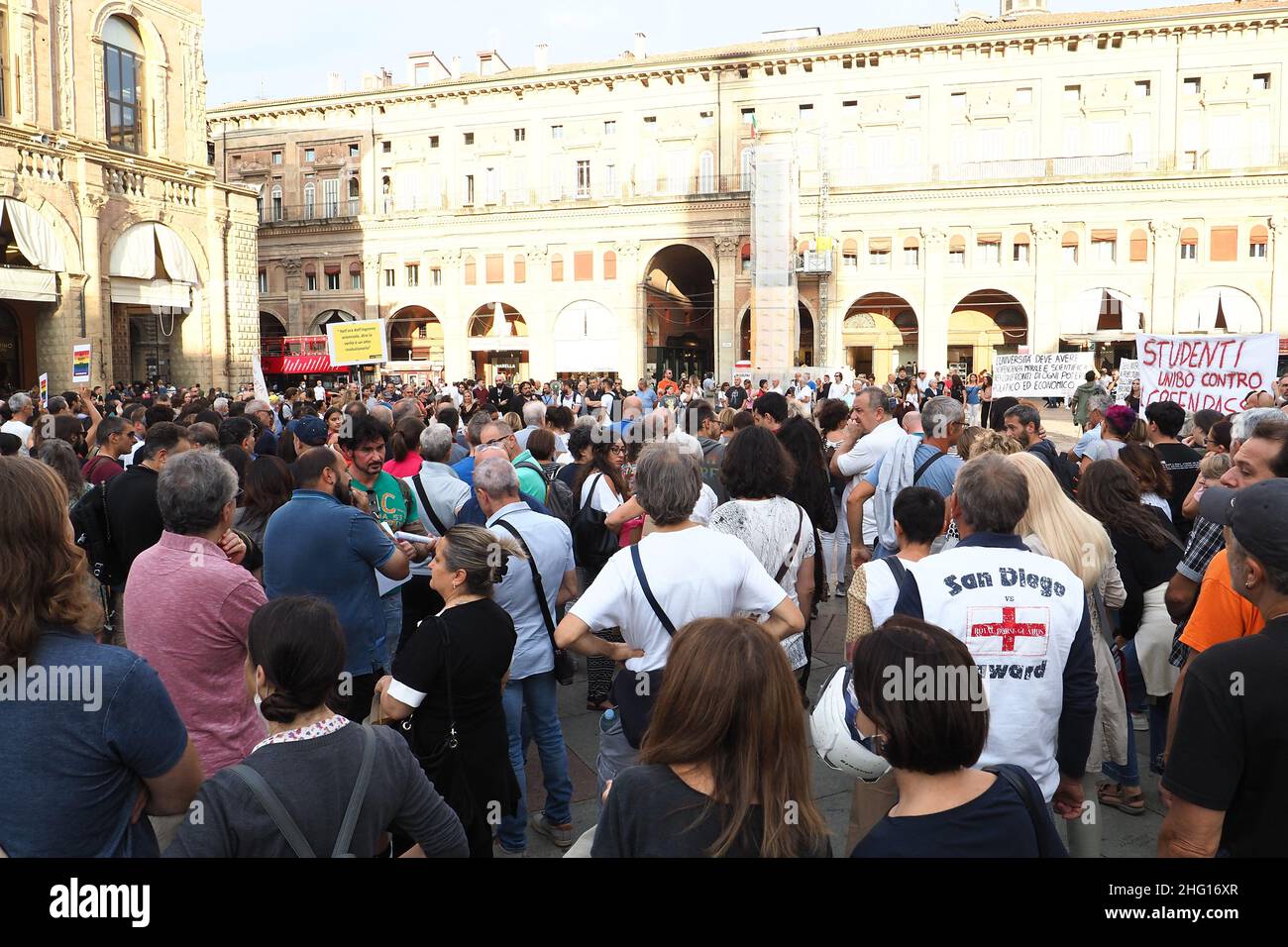 Michele Nucci/LaPresse September 04, 2021 - Bologna, Italy News Demonstrations against vaccine passes or virus restrictions in general in Piazza Maggiore. Stock Photo