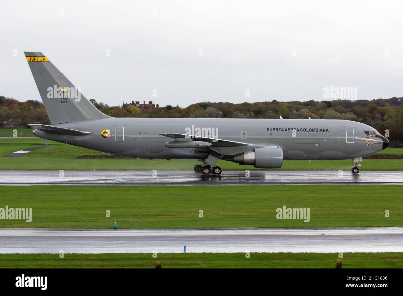 Colombian Air Force / Fuerza Aerea Colombiana Boeing 767-200 MRTT arriving at Glasgow Prestwick airport bringing President Iván Duque Márquez to COP26 Stock Photo
