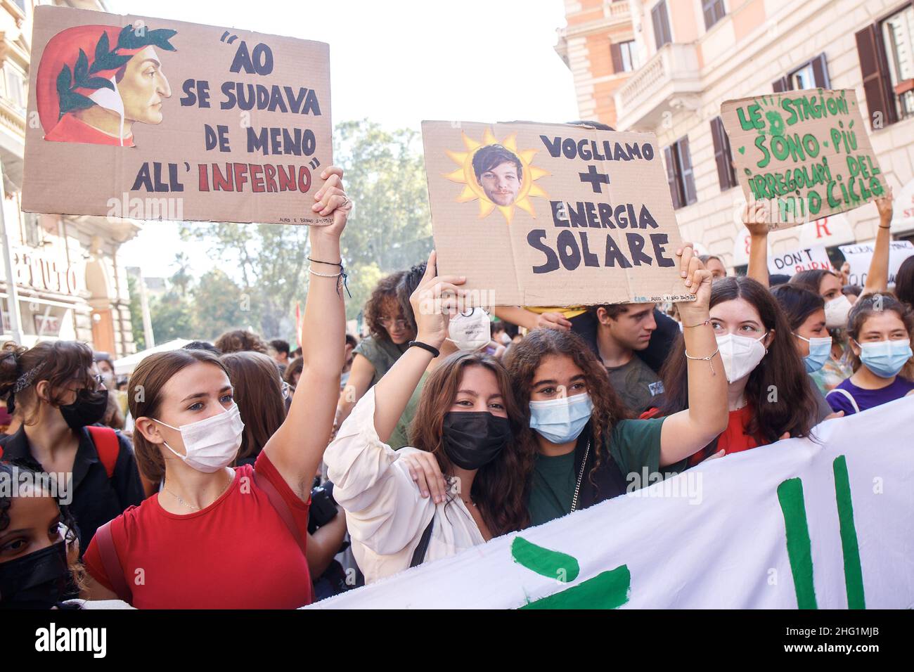 Roberto Monaldo / LaPresse 24-09-2021 Rome (Italy) Fridays for Future - Global climate strike In the pic A moment of the demonstration Stock Photo