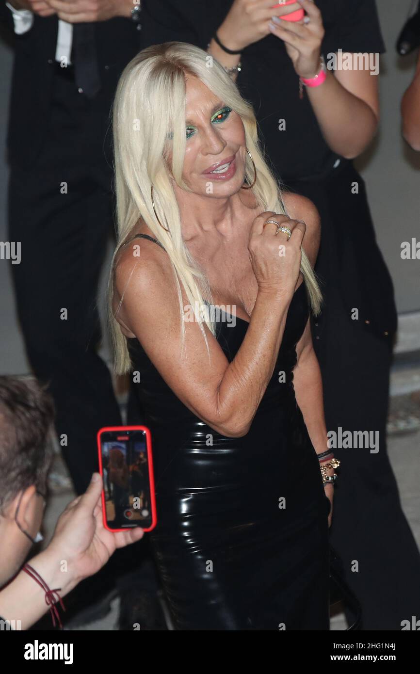 Donatella versace fashion show hi-res stock photography and images - Alamy
