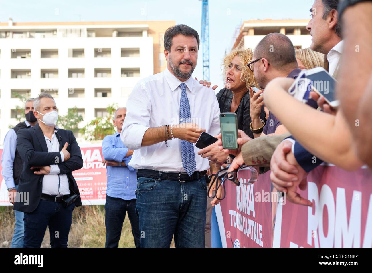 Mauro Scrobogna /LaPresse September 25, 2021&#xa0; Rome, Italy Politics 267 / 5000 Risultati della traduzione Municipal elections Rome - Michetti election campaign center right, Tor bella Monaca In the photo: The leader of the league Matteo Salvini with the center-right candidate for mayor of Rome Enrico Michetti during the electoral campaign in the Tor Bella Monaca district Foto Mauro Scrobogna /LaPresse 25-09-2021 Roma, Italia Politica Elezioni comunali Roma - campagna elettorale Michetti centro destra, Tor bella Monaca Nella foto: Il leader della lega Matteo Salvini con il candidato sindaco Stock Photo