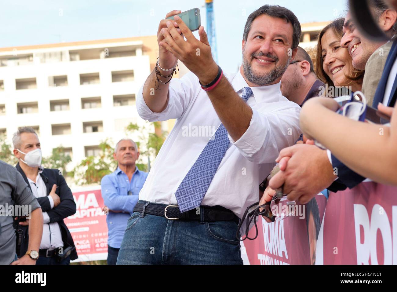 Mauro Scrobogna /LaPresse September 25, 2021&#xa0; Rome, Italy Politics 267 / 5000 Risultati della traduzione Municipal elections Rome - Michetti election campaign center right, Tor bella Monaca In the photo: The leader of the league Matteo Salvini with the center-right candidate for mayor of Rome Enrico Michetti during the electoral campaign in the Tor Bella Monaca district Foto Mauro Scrobogna /LaPresse 25-09-2021 Roma, Italia Politica Elezioni comunali Roma - campagna elettorale Michetti centro destra, Tor bella Monaca Nella foto: Il leader della lega Matteo Salvini con il candidato sindaco Stock Photo