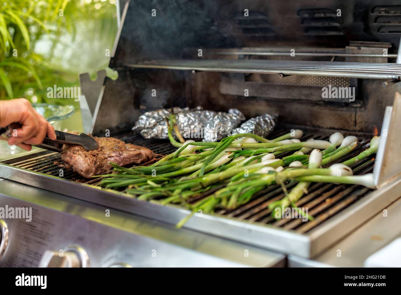 A bush camp bbq grill hi-res stock photography and images - Alamy