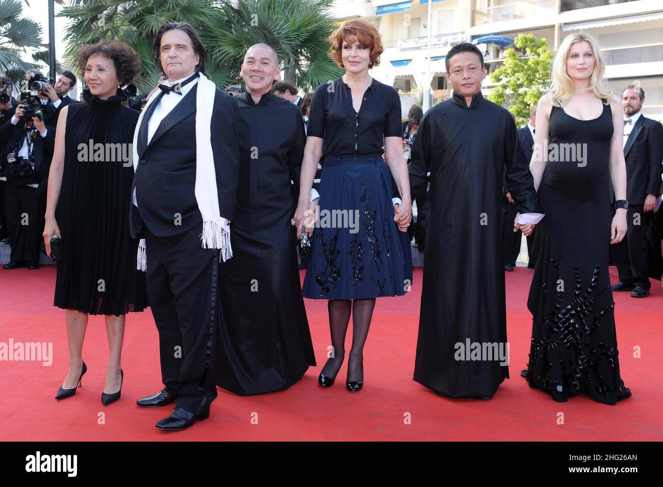 Yi-Ching Lu, Jean-Pierre Leaud, director Ming-liang Tsai, actors Fanny Ardant, Kang-sheng Lee and Laetitia Casta arriving at the premiere for Visage held at the Palais des Festivals. Part of the 62nd Festival de Film, Cannes. Stock Photo