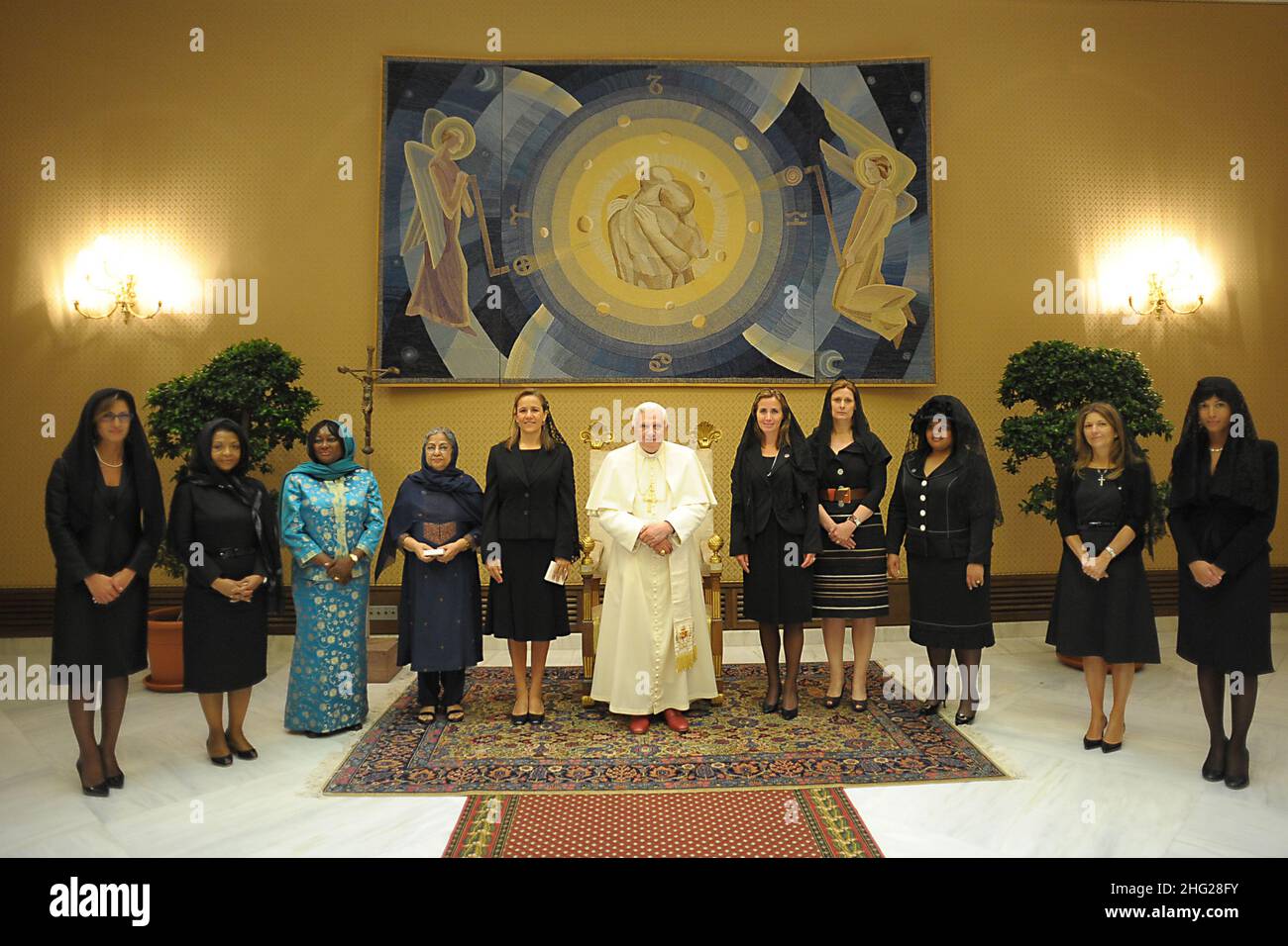 Pope Benedict XVI meeting with some of the wives of the presidents and ministers attending the G8. Stock Photo