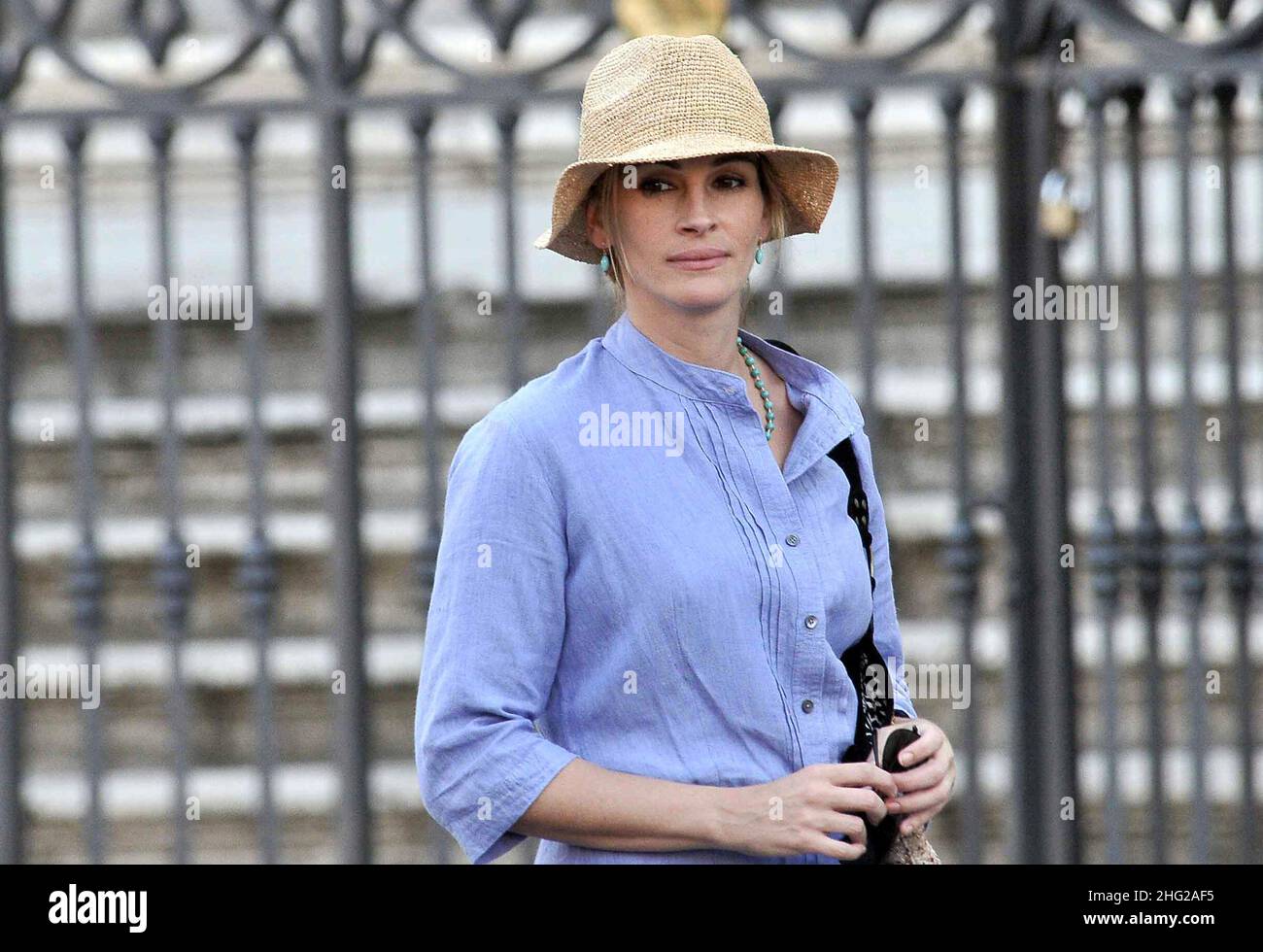 julia roberts blue dress Dusty blue suit
