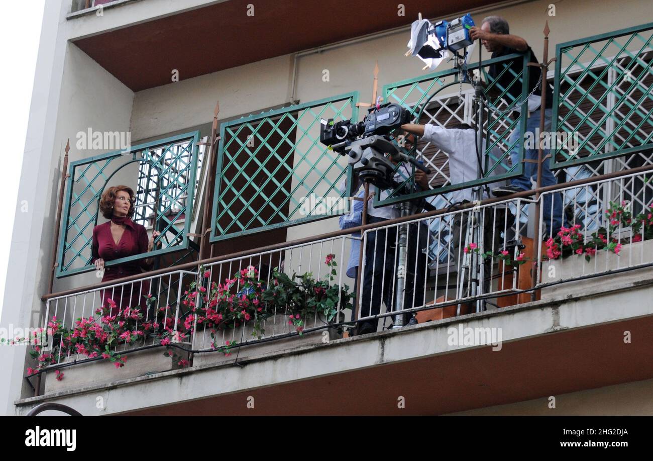 **Exclusive** Sophia Loren on set of her new film 'La Mia casa e piena di specchi' (My house is full of mirrors) in Rome, Italy.  Stock Photo