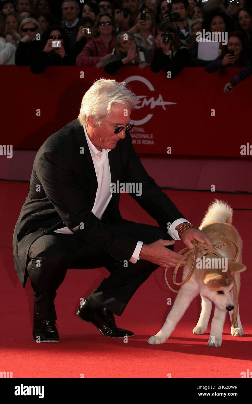 Richard Gere arrives at the premiere of 'Hachiko A Dog's Story' at the