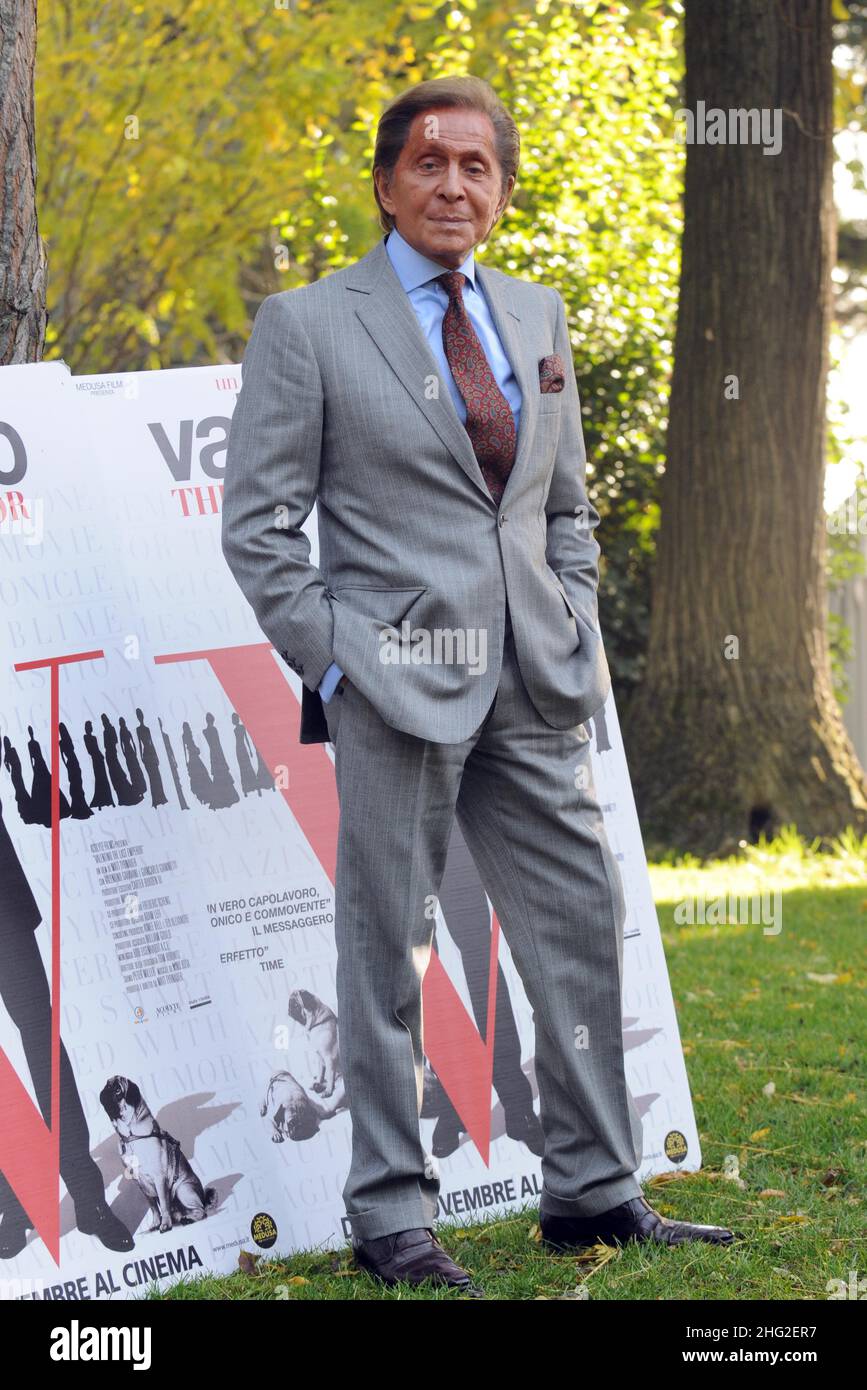 Italian designer Valentino attends a photocall for the presentation of the film 'Valentino The Last Emperor' in Rome, Italy on November 16, 2009. Stock Photo