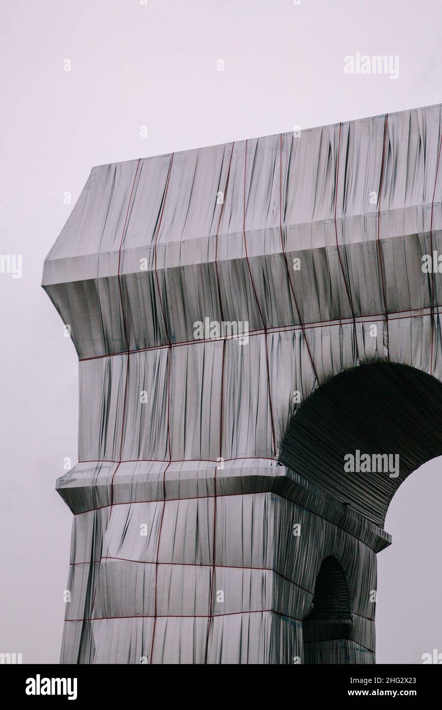 L'Arc de Triomphe, Wrapped, Paris, France, 2021 Stock Photo
