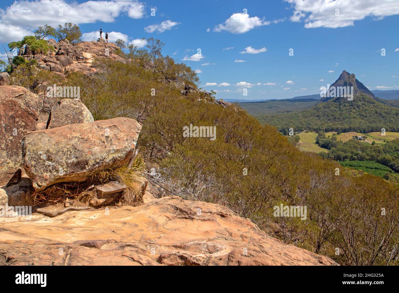 Walkers on the summit of Mt Ngungun Stock Photo Alamy