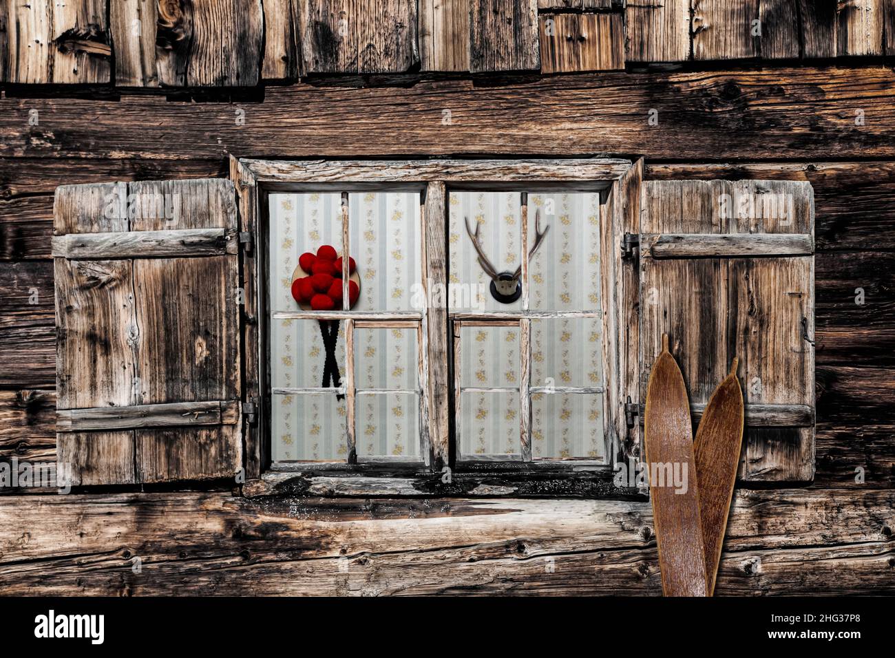 Blick durch ein Fenster in ein Haus Stock Photo