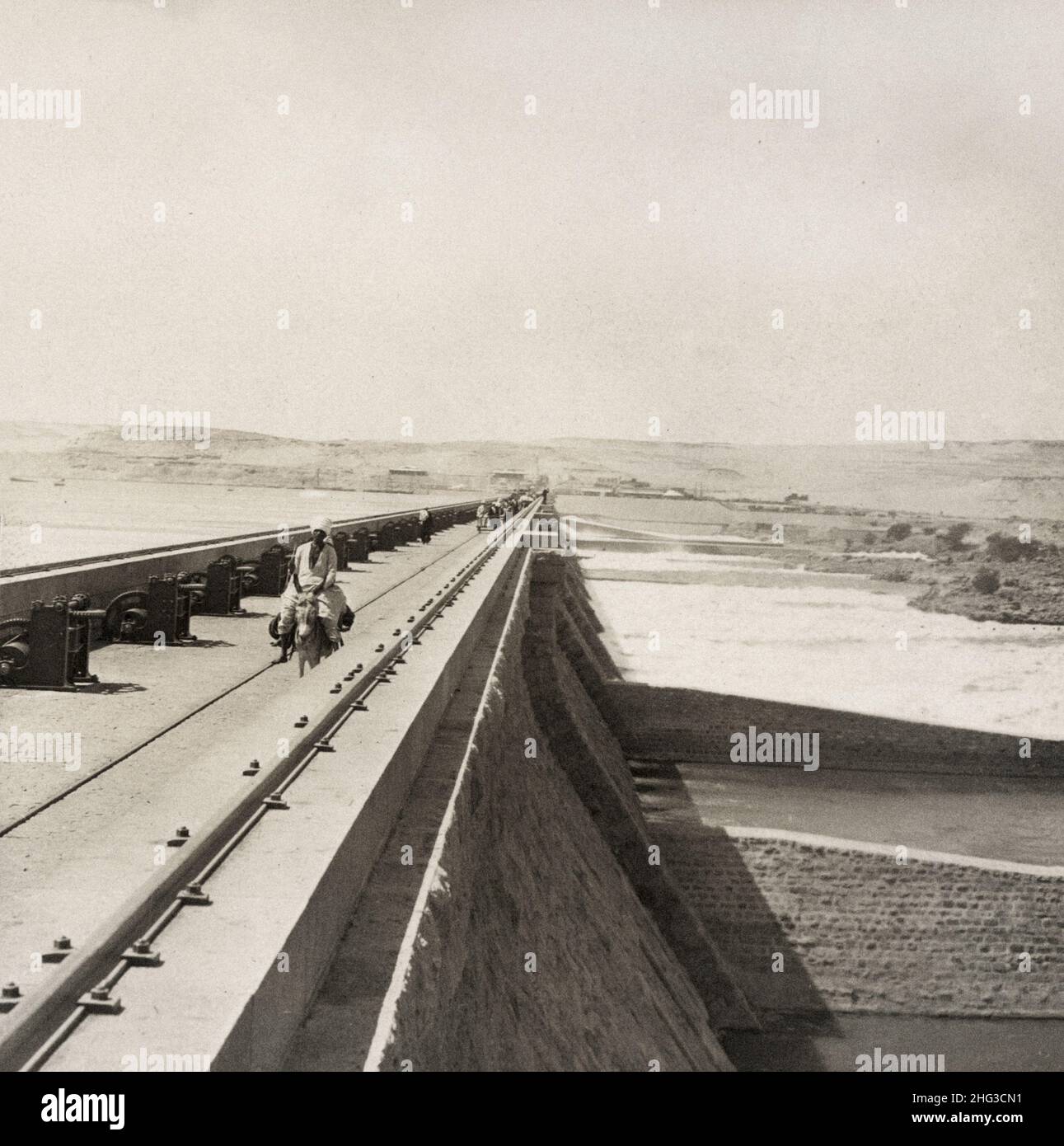 Vintage photo of the Aswan dam (old Aswan dam) near Aswan, Egypt. 1900s Stock Photo