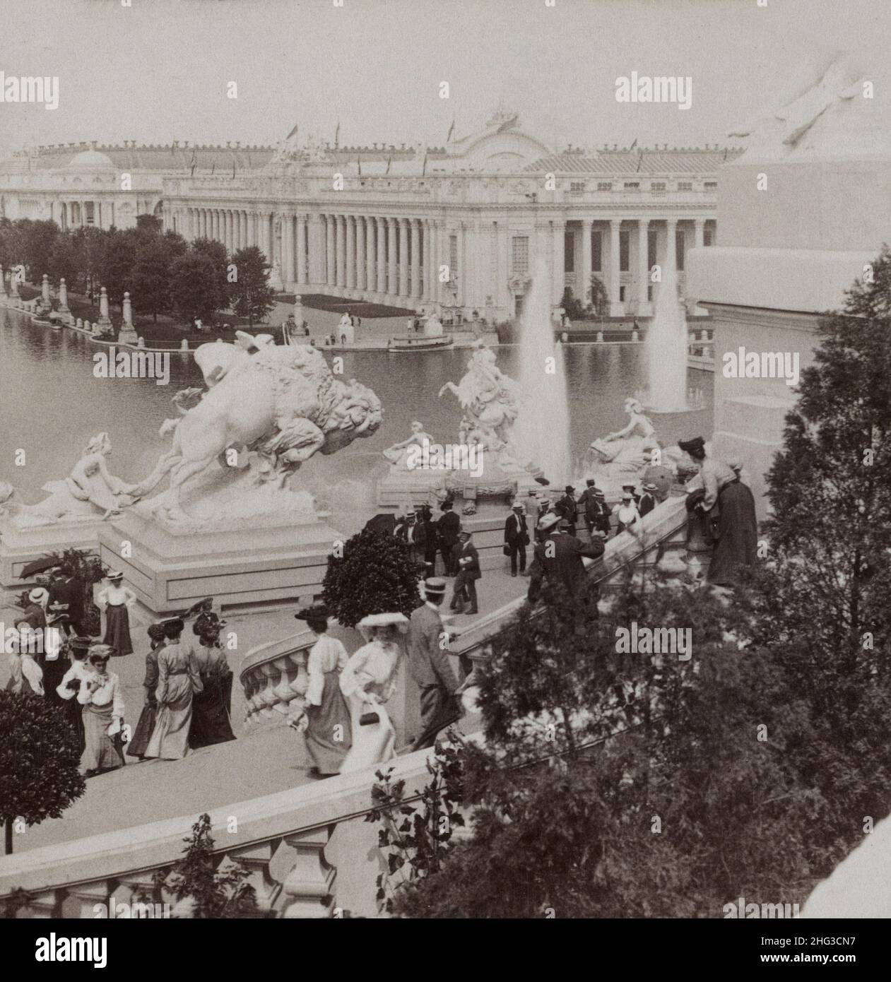 Vintage photo of Palace of Education, N E., over fountain and heroic statues, from Festival Hall, Exposition, St. Louis, USA. 1904 Stock Photo