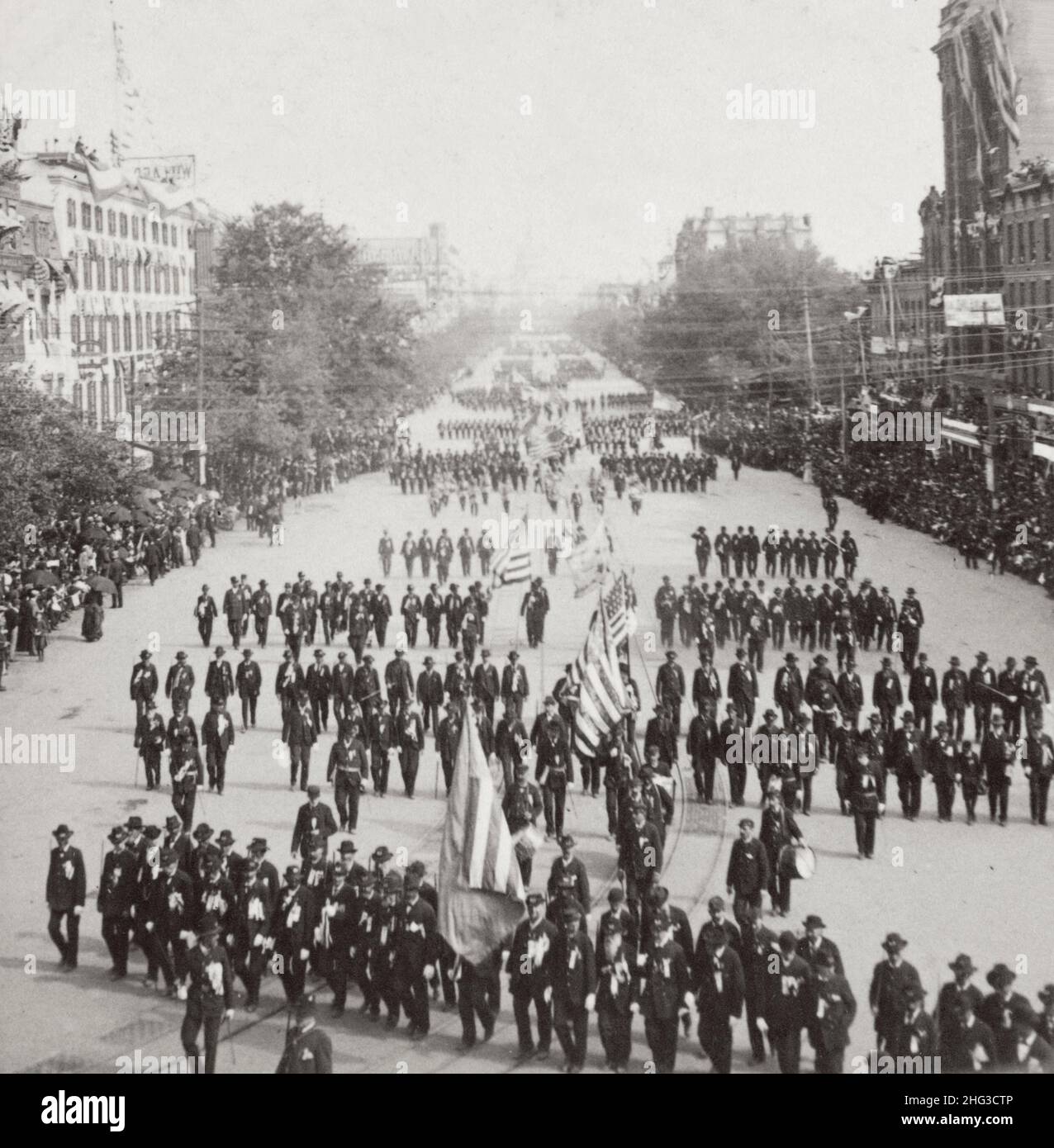 Vintage photo of view of Pennsylvania Avenue from U.S. Treasury, Washington, D.C., U.S.A. 1892 Vintage photo is showing a crowd watching the Grand Arm Stock Photo