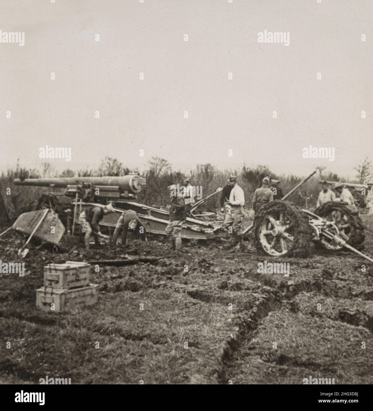 Vintage photo of World War I. 1914-1918. Artillerymen who, between the Germans and the mud, are emplacing their guns with difficulty. Balkans Stock Photo