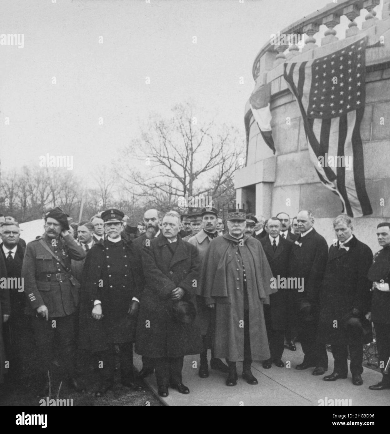 World War I. Marshall Joffre, Viviani, Chocheprat and Fabry, French War Commission, with Gov. Lowden and state officials at tomb of Lincoln, Springfie Stock Photo