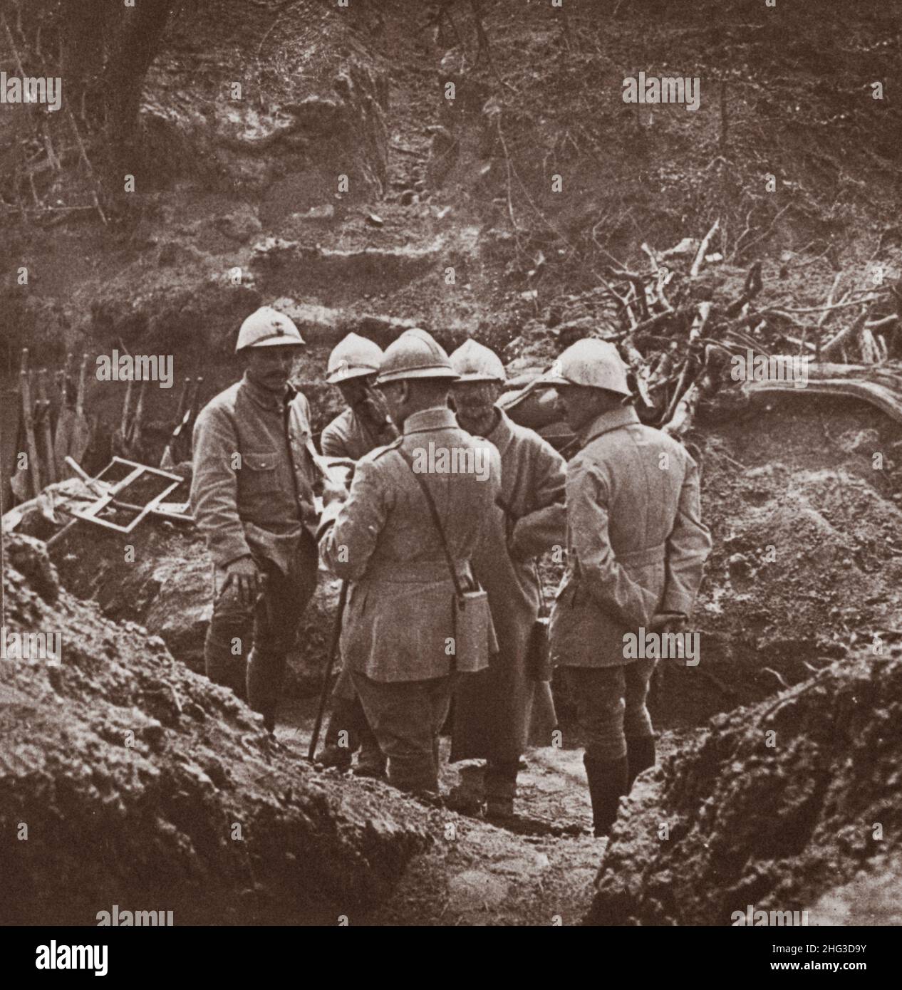 Archival photo of World War I. Tatoi trenches in the Croisettes Wood showing officers in consultation just half an hour before attack on the Somme lin Stock Photo