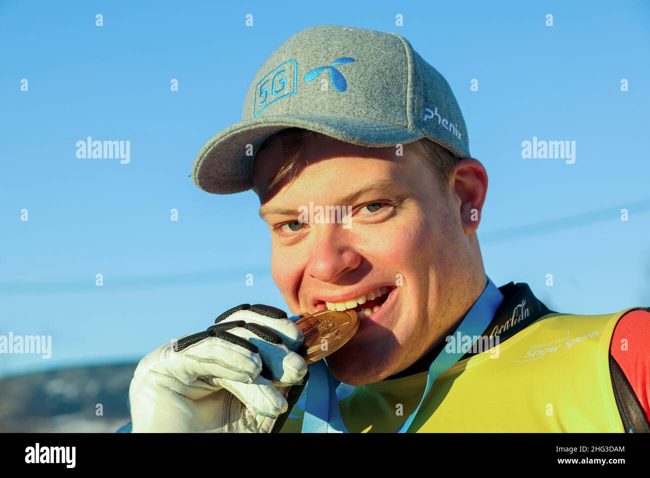 Hafjell 20220114.Jesper Saltvik Pedersen from Norway with the gold medal  after downhill sitting for men during the World Para Snow Sports 2022 on  Hafjell. Photo: Geir Olsen / NTB Stock Photo - Alamy