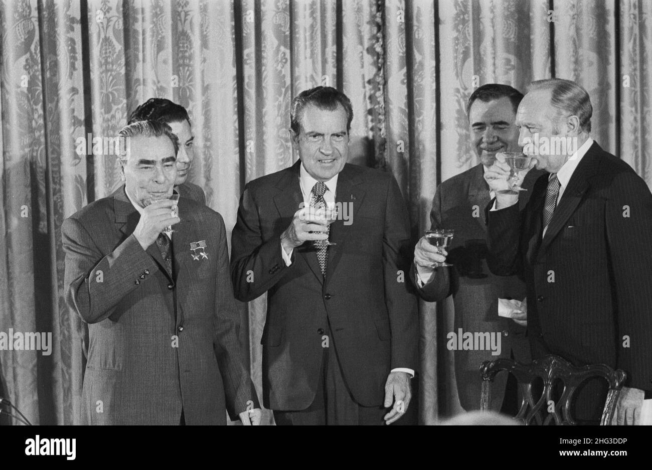 President Richard Nixon with (left to right) Soviet leader Leonid Brezhnev, Soviet Minister of Foreign Affairs Andrei Gromyko, and Secretary of State Stock Photo