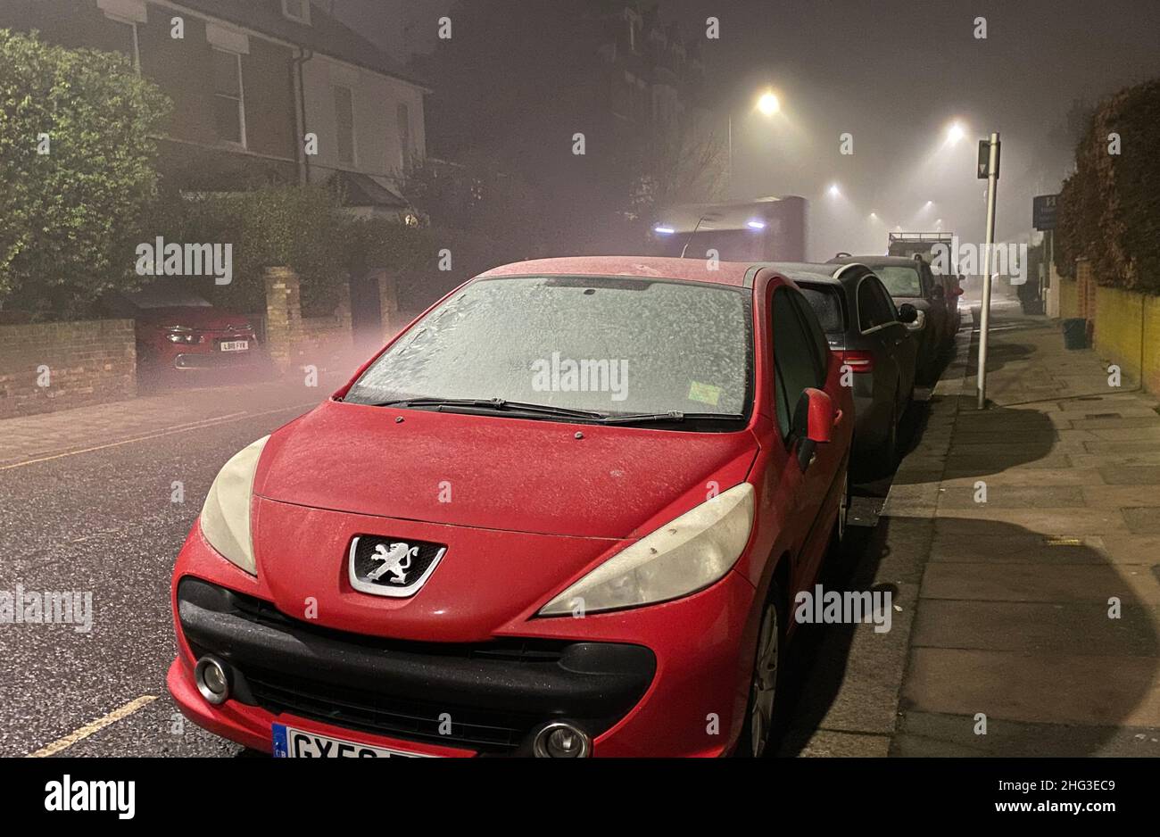 Frost covers the windscreen of a car in Kew, south west London as the capital wakes up after a night when temperatures again dipped below freezing. Picture date: Tuesday January 18, 2022. Stock Photo