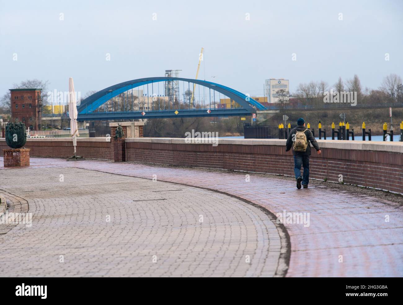 17 January 2022, Brandenburg, Wittenberge A new Elbe dike plus