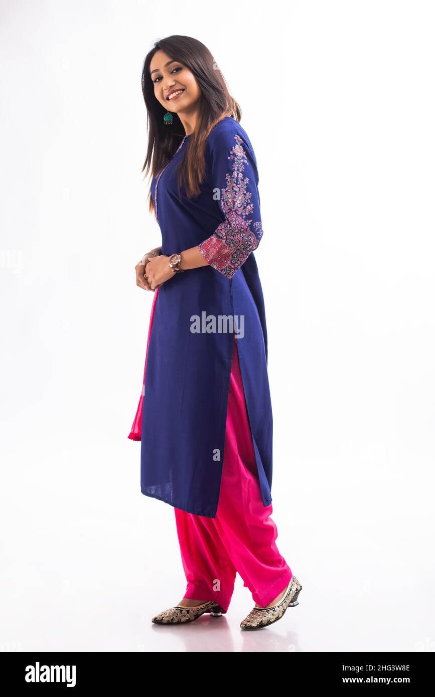 Young girl in salwar kameez hi res stock photography and images Alamy