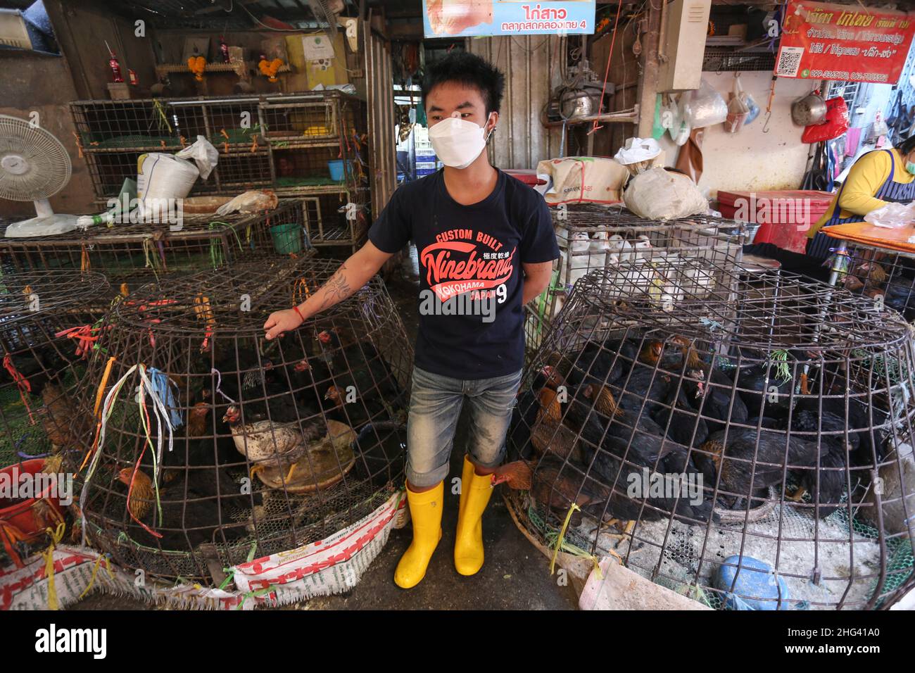 Bangkok, Thailand. 18th Jan, 2022. A chicken vendor waits for customers at Khlong Toei market in Bangkok.The Department of Livestock Development is keeping a close watch on the spread of the H5N6 avian influenza after the World Health Organization has warned of a possible outbreak following recent infection cases in China. (Photo by Adisorn Chabsungnoen/SOPA Images/Sipa USA) Credit: Sipa USA/Alamy Live News Stock Photo