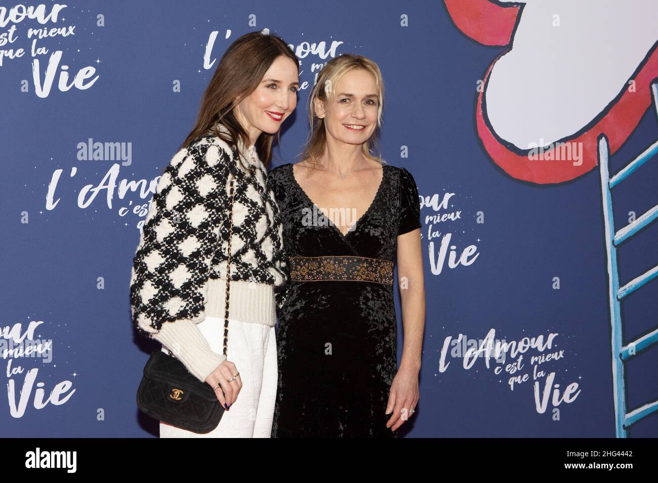 Paris, France, the 17 th january 2022, Preview of the film L'Amour c'est mieux que la Vie of Claude Lelouch, Sandrine Bonnaire, Elsa Zylberstein. François Loock / Alamy Stock Photo