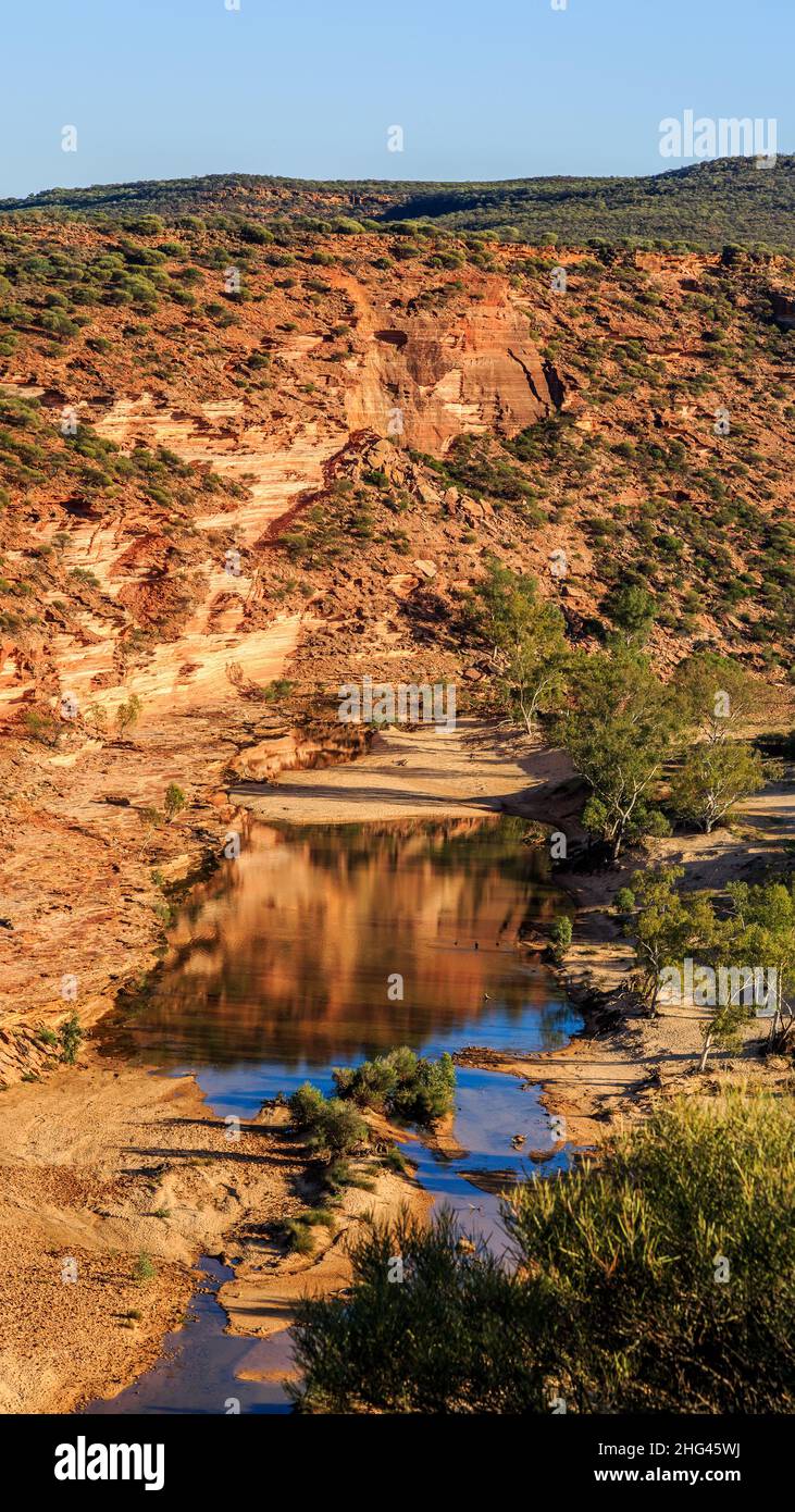 View over the water to red and white tumblagooda sandstone bluff, Kalbarri National Park, Western Australia Stock Photo