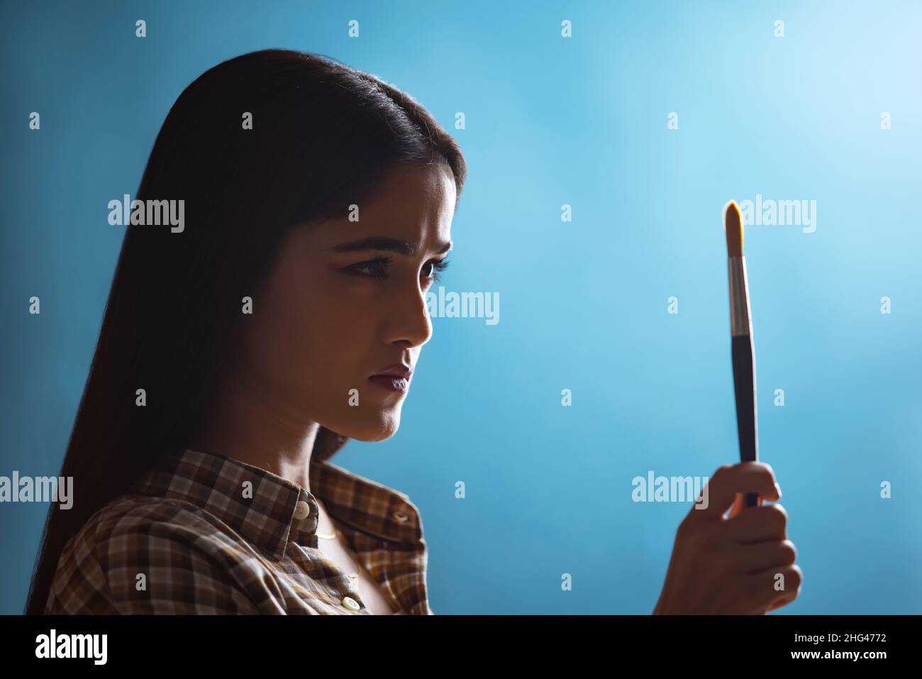 Girl with brush hi-res stock photography and images - Alamy
